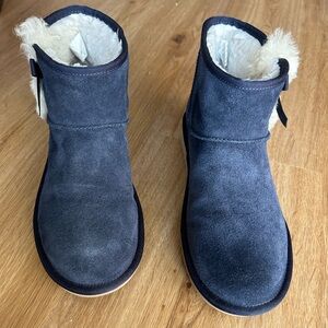 Koolaburra Women's Ankle Boots in Dark Blue and Cream